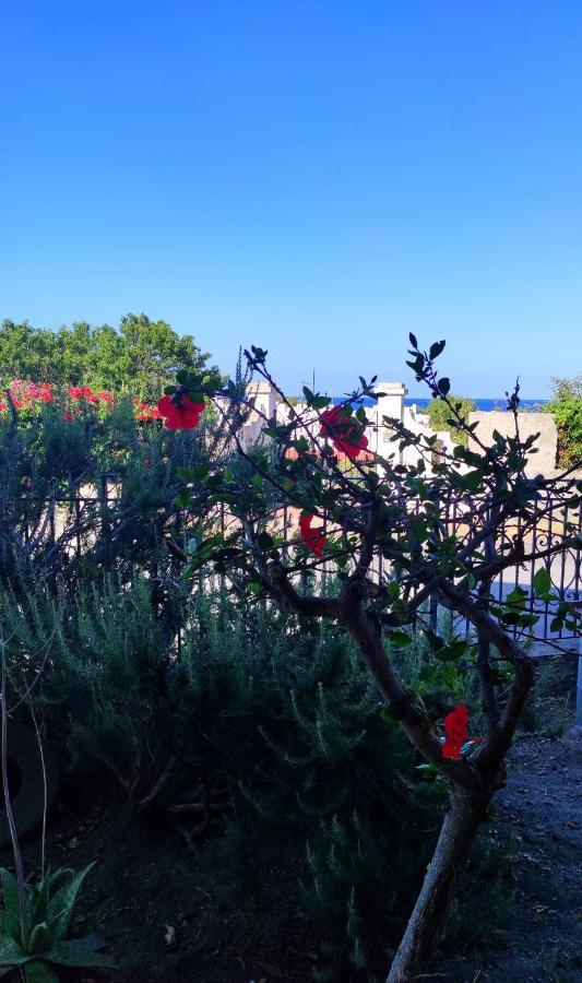 Holiday Home Mennulita Липари Екстериор снимка