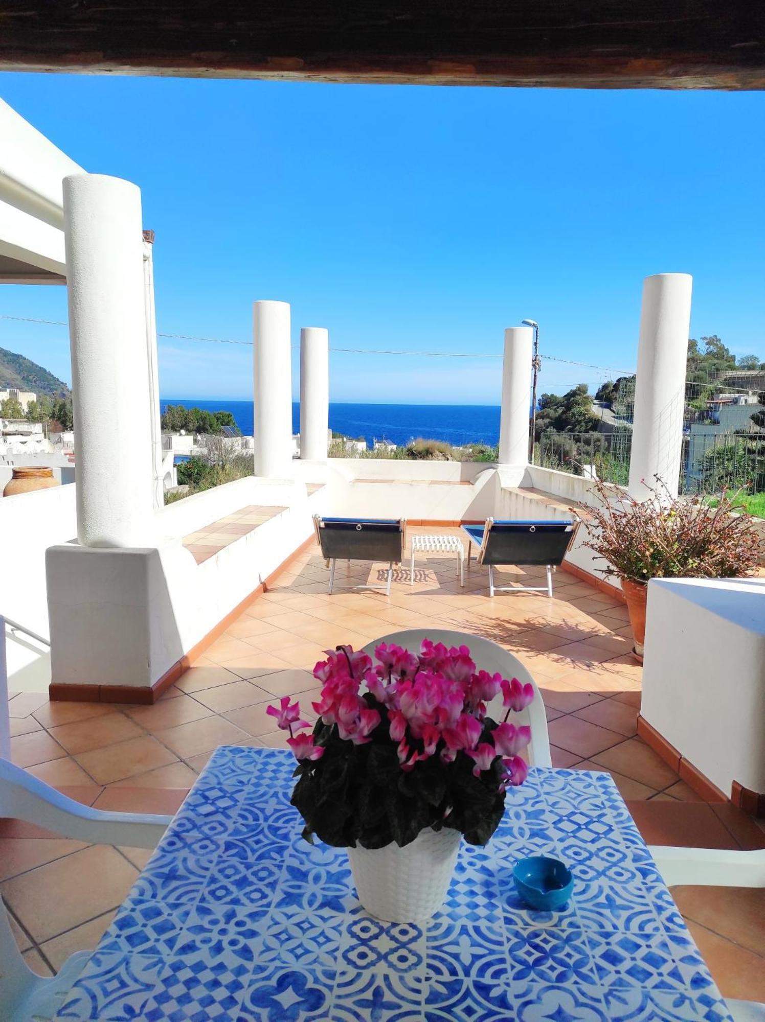 Holiday Home Mennulita Липари Екстериор снимка