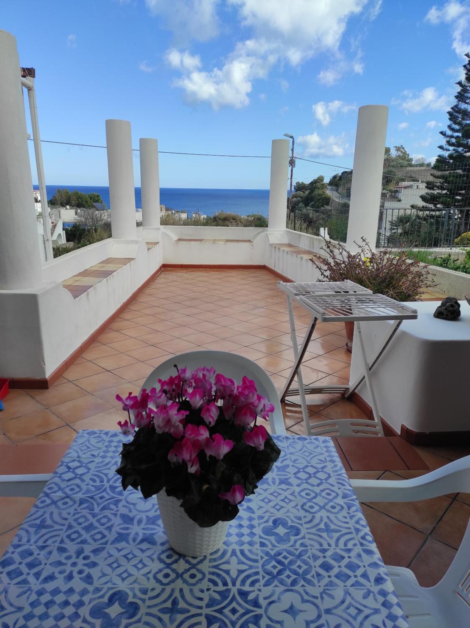 Holiday Home Mennulita Липари Екстериор снимка
