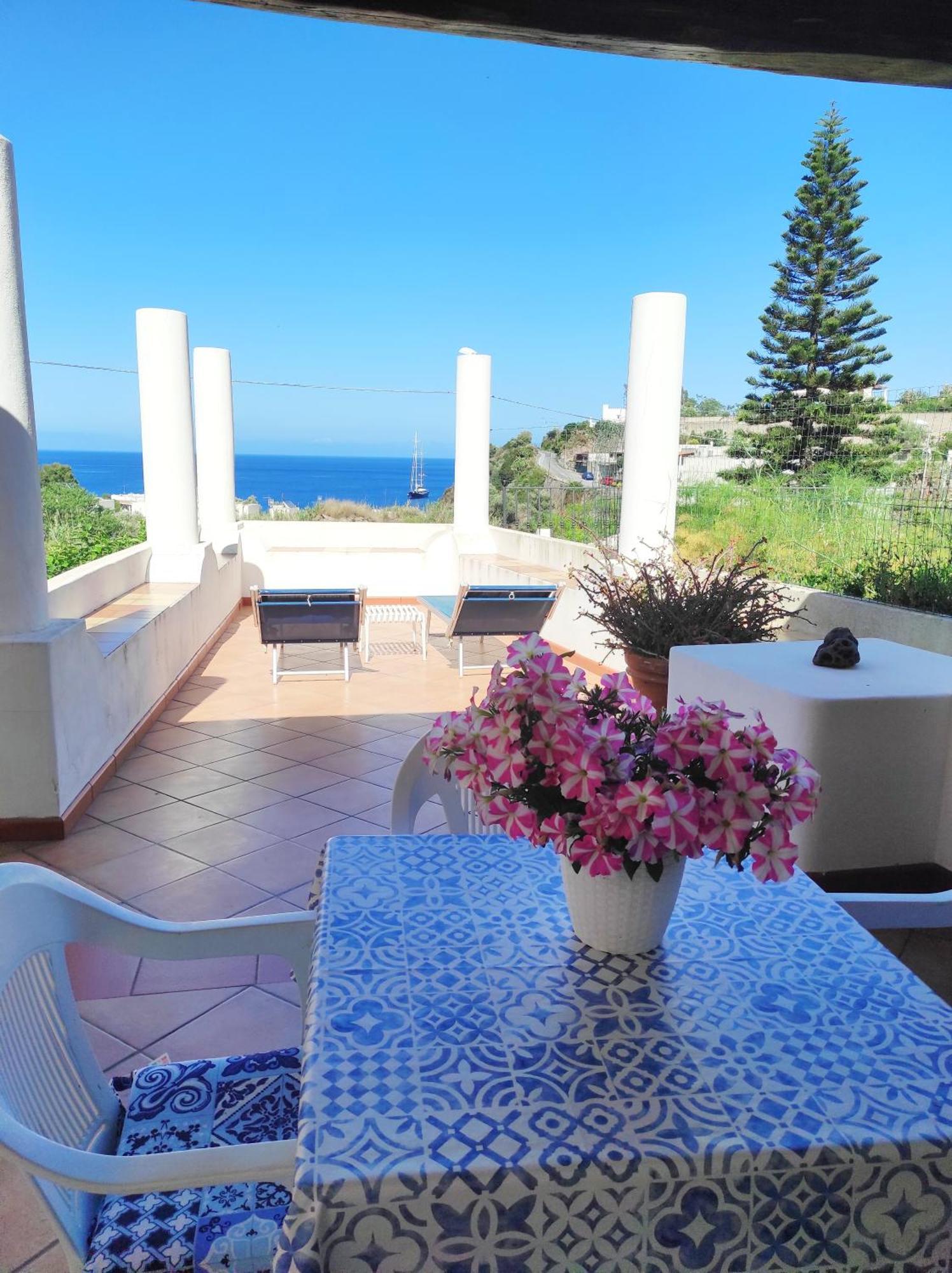 Holiday Home Mennulita Липари Стая снимка