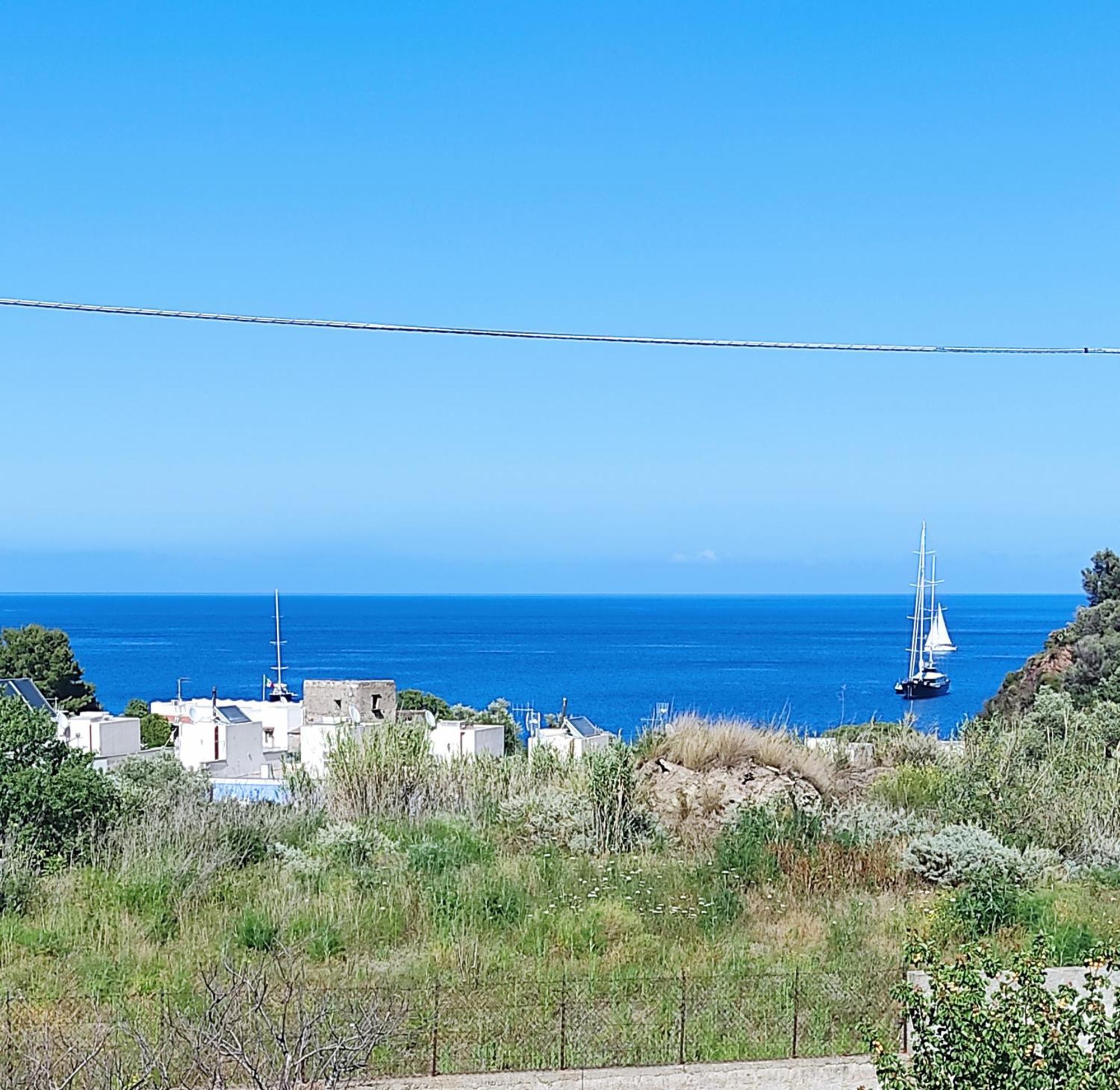 Holiday Home Mennulita Липари Стая снимка